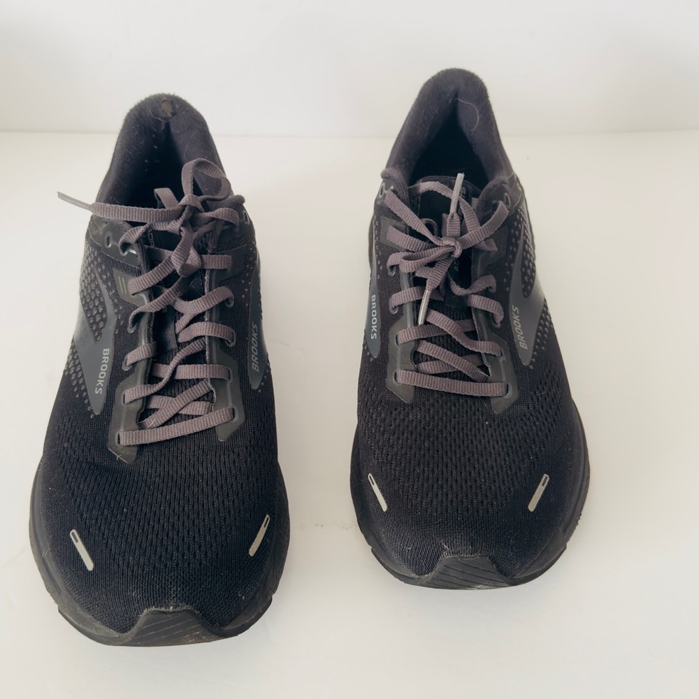 Brooks Adrenaline GTS 22 Men’s running shoes in a‎ black/ebony color Sz 12.5